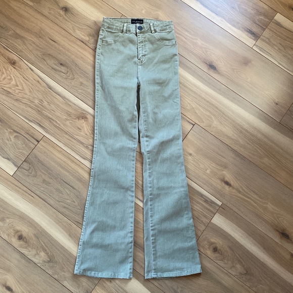 Fitjeans - Pastel Flared khaki (Like New) - Picture 7 of 11